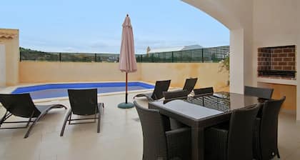 Nice and Modern Semi-detached With Private Pool, Situated in a Quiet Area