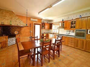 Private kitchen - Cozy Mansion With Swimming Pool in Buger Majorca (Buger)