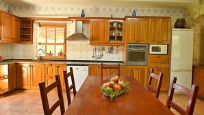 Private kitchen - Cozy Mansion With Swimming Pool in Buger Majorca (Buger)