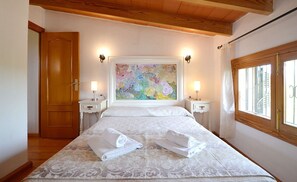 House | 3 bedrooms, individually furnished, bed sheets