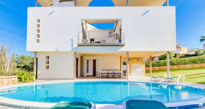 Luxury Villa for 8 People With Spectacular Views Over the bay of Palma