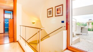 4 bedrooms, cots/infant beds, individually furnished, bed sheets - Luxury Villa for 8 People With Spectacular Views Over the bay of Palma (Llucmajor)