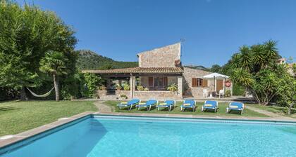 Detached House With a Refined Dã©cor and Outdoor Shaded Areas