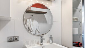 Douche, sèche-cheveux