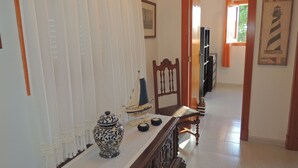 3 habitaciones, muebles diferentes y ropa de cama
