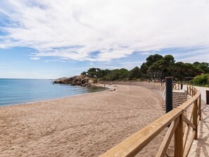 Exterior - Spacious Apartment in L'escala With Balcony (L'Escala)