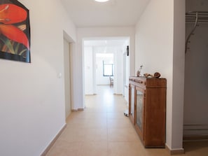 4 bedrooms, individually furnished, cots/infant beds - Lavish Mansion in Viladamat With Private Swimming Pool (Viladamat)