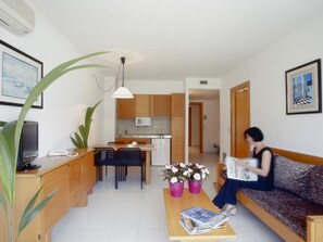 Apartment | Living room - Comfortable Apartment With AC, Near the Beach (Pals)