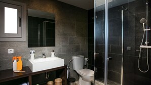 Unclassified image, 3 of 9, button - Well-furnished Apartment With Airconditioning in Blanes (Blanes)