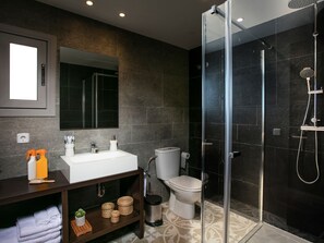 Apartment | Badezimmer | Dusche, Handtücher