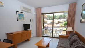 Unclassified image, 5 of 12, button - Comfortable Apartment With AC, Near the Beach (Pals)