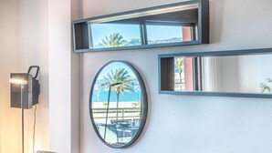 Room - Apartment With sea View, two Bedrooms 50m From the Beach (Castello d'Empuries)