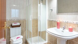 Bathroom - Apartment With sea View, two Bedrooms 50m From the Beach (Castello d'Empuries)