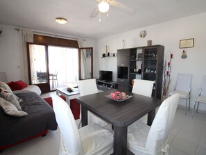 Dining - Modern Apartment With Swimming Pool in Empuriabrava (Castello d'Empuries)
