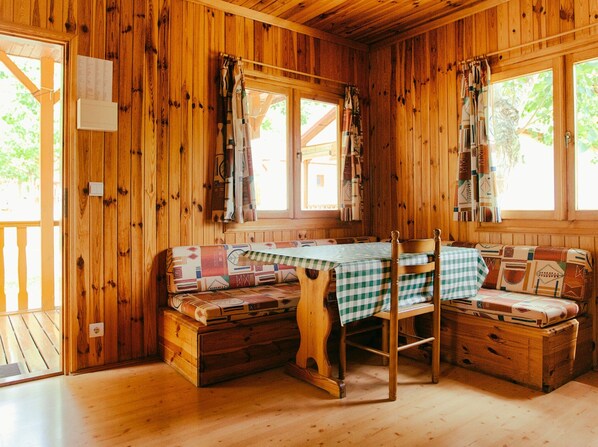 Bungalow | 2 dormitorios, mobiliario individual, ropa de cama