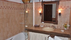 Pancuran mandi 
