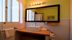 Ensemble douche/baignoire, serviettes fournies