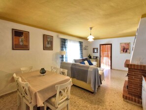Dining - Lovely Spacious Holiday Home With a Well-kept Interior in Maro (Nerja)