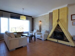 Fireplace, DVD player - Luxurious Villa in Sayalonga Andalusia With Private Pool (Sayalonga)