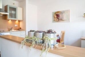 Interior - Cosy Holiday Apartment "Tischlerhof - Typ C" with Wi-Fi and Mountain View (Dorf Tirol bei Meran)