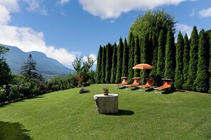 Property grounds - Holiday Apartment "Tischlerhof - Typ B" with Wi-Fi, Terrace and Mountain View (Dorf Tirol bei Meran)