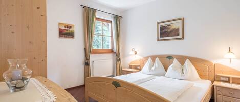 1 sovrum och sängkläder