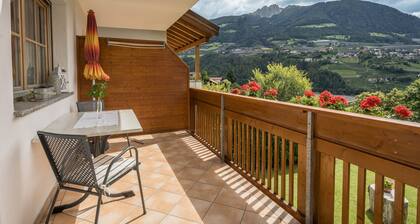 Ferienwohnung "Tischlerhof - Typ A" mit WLAN, Terrasse und Blick auf die Berge