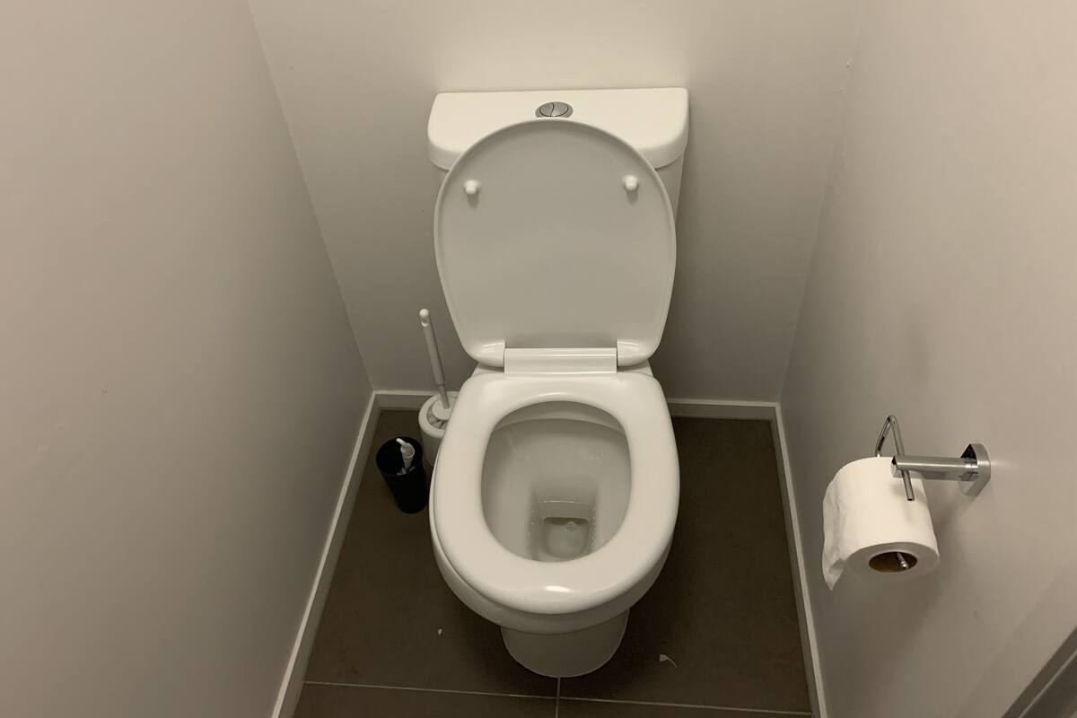 Comfort Double Room | Bathroom | Separate tub and shower, toilet paper