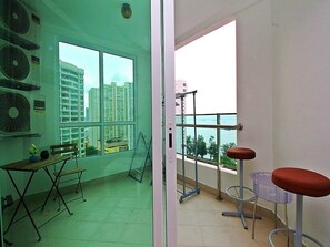 Two Bedrooms Apartment (P) | Terrace/patio