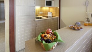 Apartment | Private kitchen - Nice Apartment With Airconditioning, Near Golfcourse (Mont-roig del Camp)