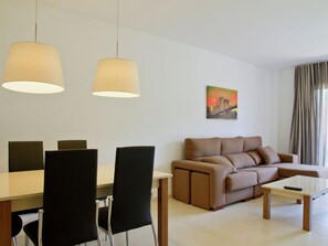 Dining - Beautiful Apartment in Salou Catalonia With Swimming Pool (Salou)