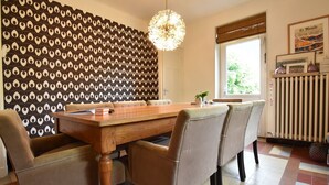 Dining - Luxurious Villa in Ceyzériat With Swimming Pool (Ceyzeriat)