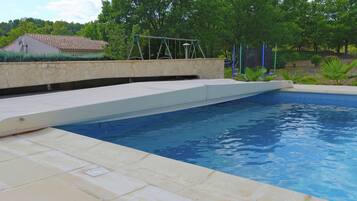 Kolam renang outdoor