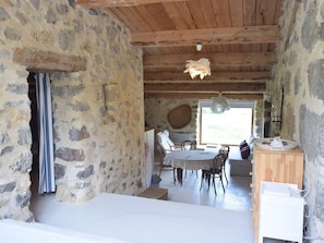 2 bedrooms, individually furnished, bed sheets - Lovely Renovated Holiday Home With Natural Swimming Pool, in Heart of the Drone (Saint-May)