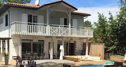 Luxury Villa in Lege-cap-ferret With Swimming Pool