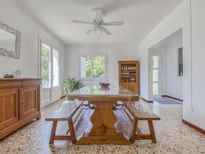 Dining - Spacious Villa in Arles With Garden (Arles)