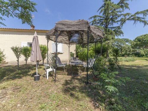 Spacious Villa in Arles With Garden