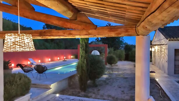Balcony - Modern Villa With air Conditioning, Swimming Pool, Enclosed Garden and Lots of Privacy! (Piolenc)