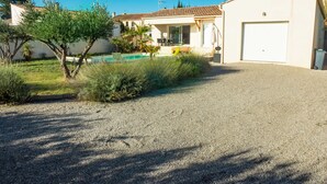 Exterior - Modern Holiday Home With Private Pool in the Small Town of Lezignan Corbières (Lezignan-Corbieres)