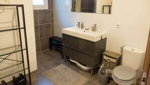 Shower - Modern Holiday Home With Private Pool in the Small Town of Lezignan Corbières (Lezignan-Corbieres)