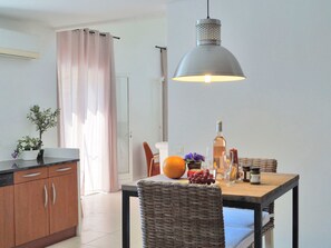 Dining - Cozy Villa in Le Plan-de-la-tour With Swimming Pool (Plan-de-la-Tour)