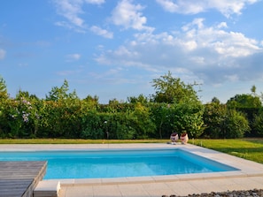Outdoor pool - Modern Holiday Villa With Large Private Swimming Pool Near the Dordogne River (Montcaret)
