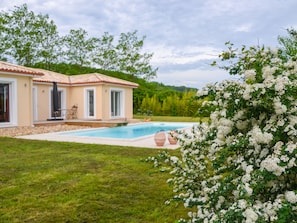 Exterior - Modern Holiday Villa With Large Private Swimming Pool Near the Dordogne River (Montcaret)