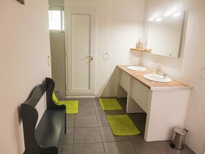 Shower - Lovely Apartment, 100m From the Sea, in the Heart of St. Peter (Fleury)