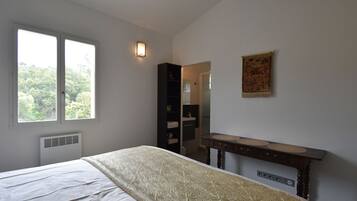 4 bedrooms, individually furnished