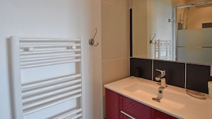 Bathroom - Cozy Villa in Saint-saturnin-les-apt With Open Kitchen (Saint-Saturnin-les-Apt)