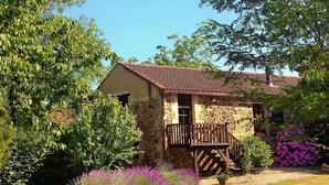 Exterior - Cozy Cottage in Frayssinet-le-gelat With Garden (Frayssinet-le-Gelat)