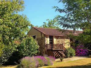 Exterior - Cozy Cottage in Frayssinet-le-gelat With Garden (Frayssinet-le-Gelat)