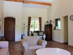 Dining - Beautiful Holiday Home on Golf Domain le Pont Royal With 18-hole Golf Course and Pool (Charleval)
