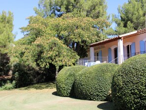Exterior - Beautiful Holiday Home on Golf Domain le Pont Royal With 18-hole Golf Course and Pool (Charleval)